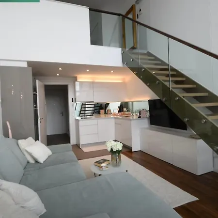 Skau 3 Eurovea Danube View Free Parking براتسيلافا