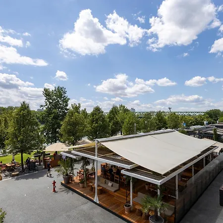 Skau 3 Eurovea Danube View Free Parking * 브라티슬라바